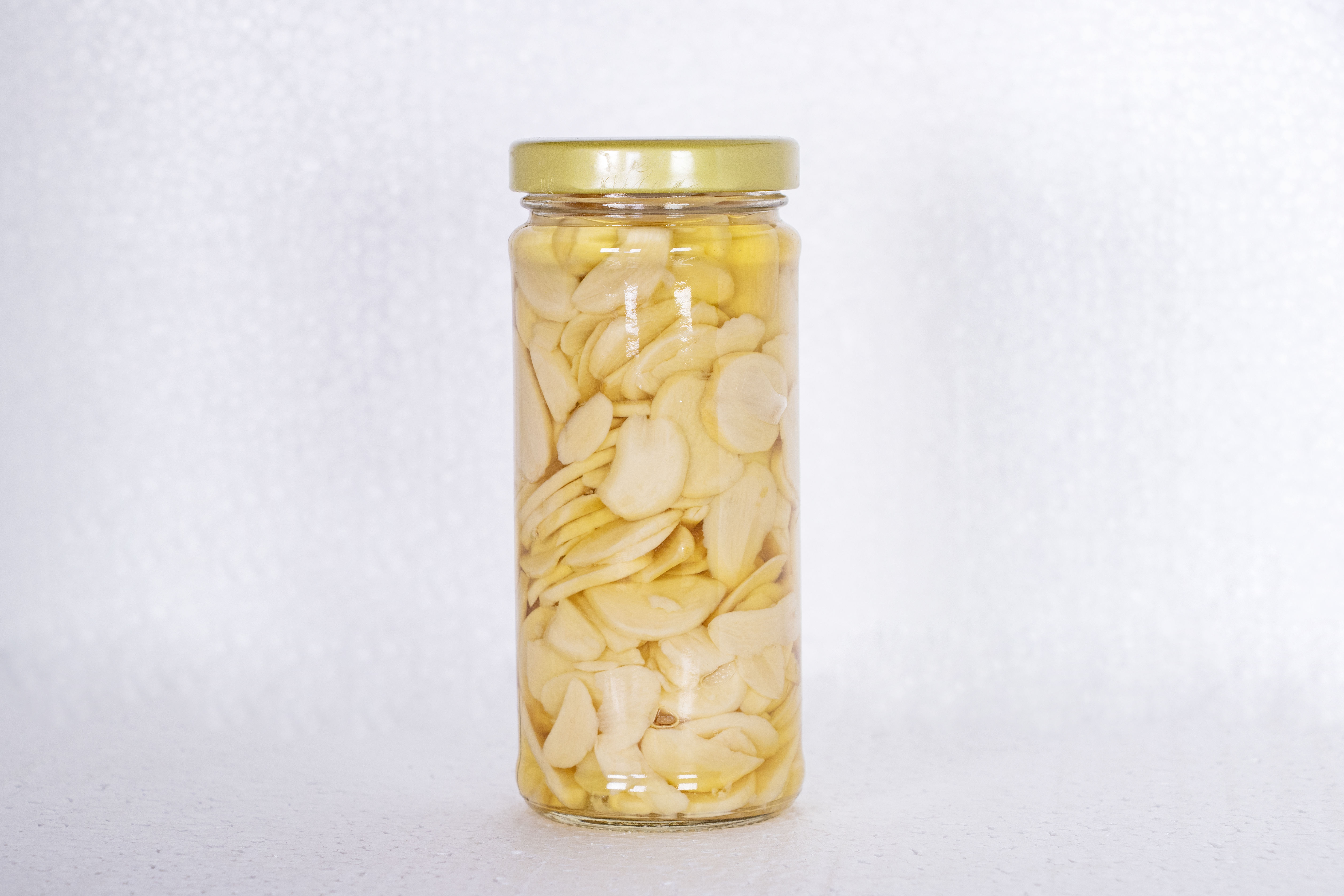 SLICED GARLIC IN WATER-8oz